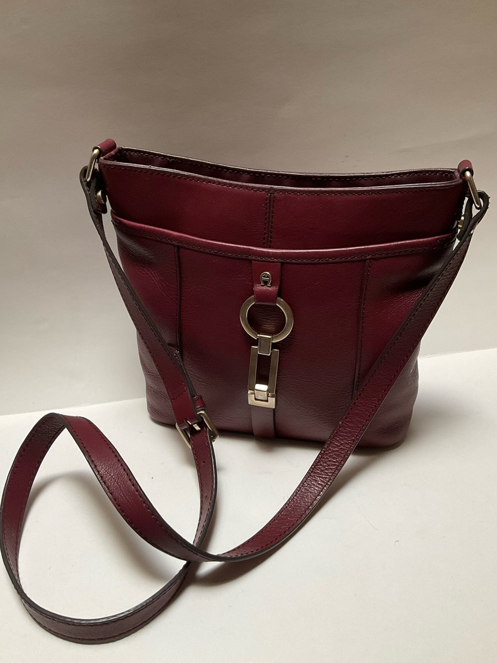CLASSIC Etienne Aigner Cordova Burgundy Leather Shoulder Bag Adjustable strap